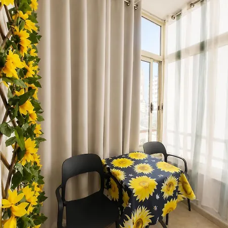 Sunflower Apartment *
